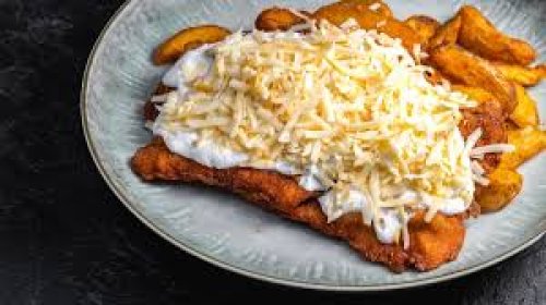 Rántott karaj fokhagymás tejföllel és sajttal