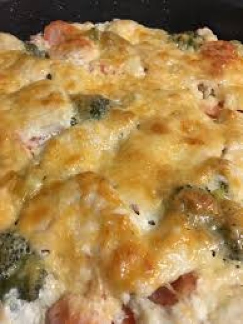 Csőben sült csirkemell (tejszínes gombakrém, sajt, bacon)