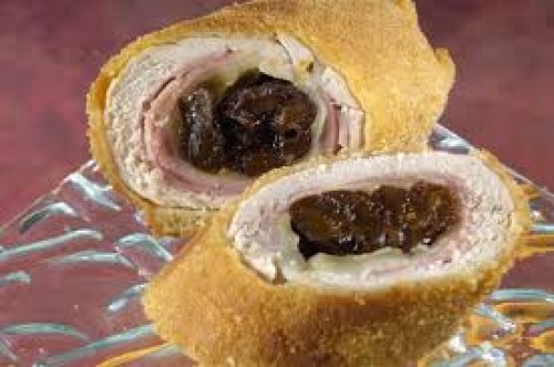 Aszalt szilvával és sajttal töltött csirkemell